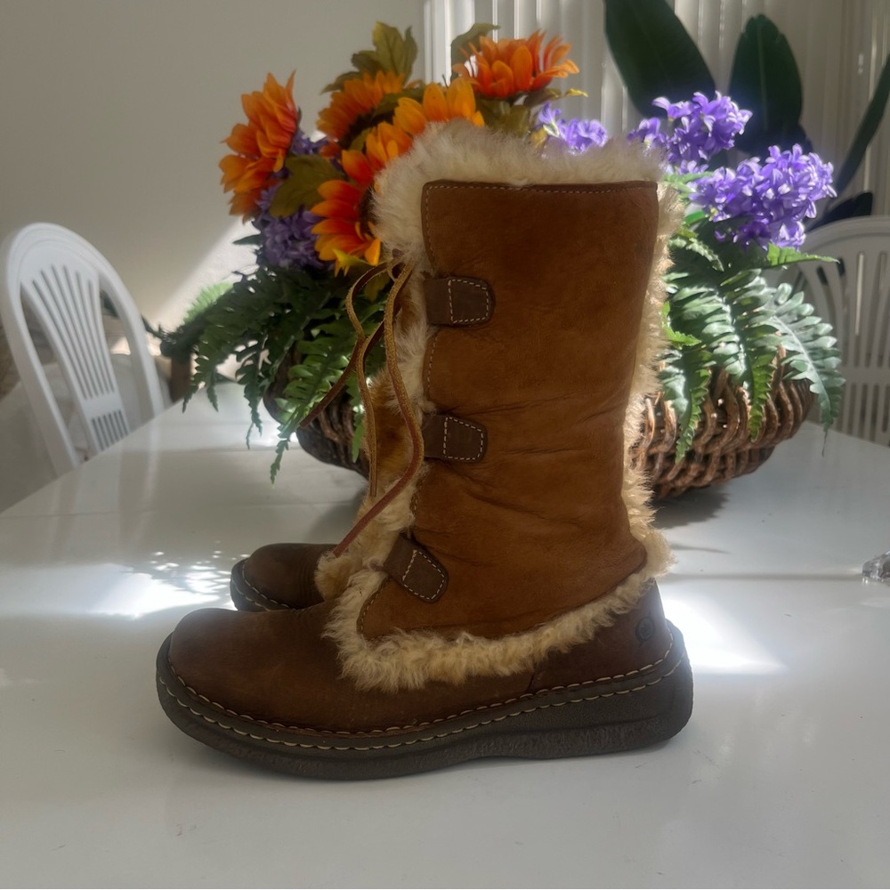Born Brown Suede Front Laces Boots Shearling Lined Sherpa Winter Cozy Warm GOOD